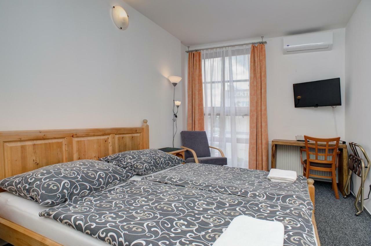 Pension Pegast Ceske Budejovice Bagian luar foto