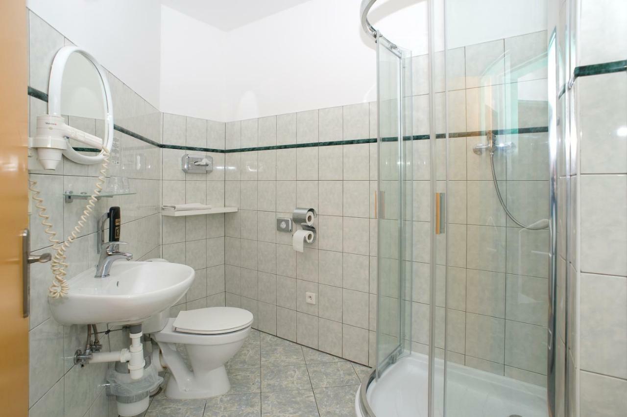 Pension Pegast Ceske Budejovice Bagian luar foto